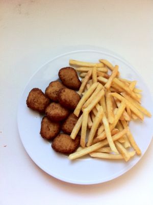 Chicken Nuggets mit Pommes