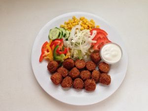 Falafel Teller mit Salat